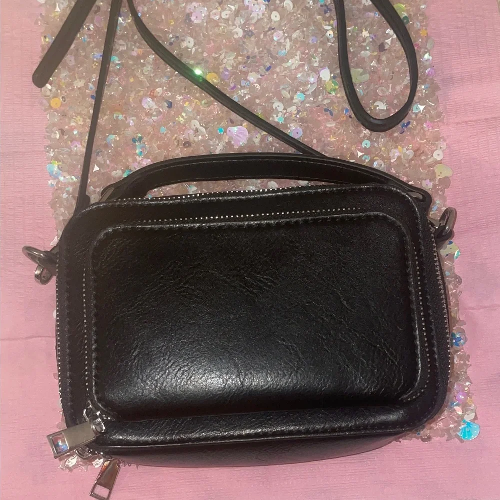 Kelsey Crossbody Bag - Picture 2 of 5